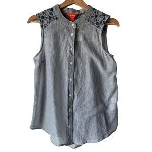 Women’s sleeveless blue blouse light fabric striped floral line design S.